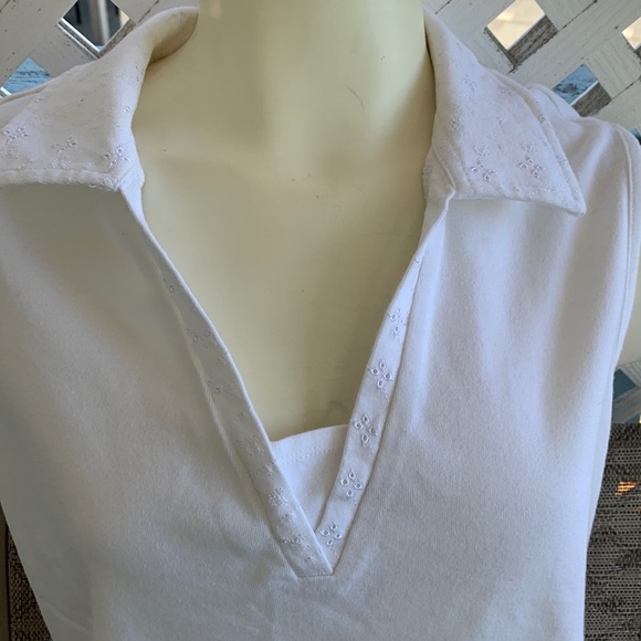 White sleeveless top - Picture 2 of 4